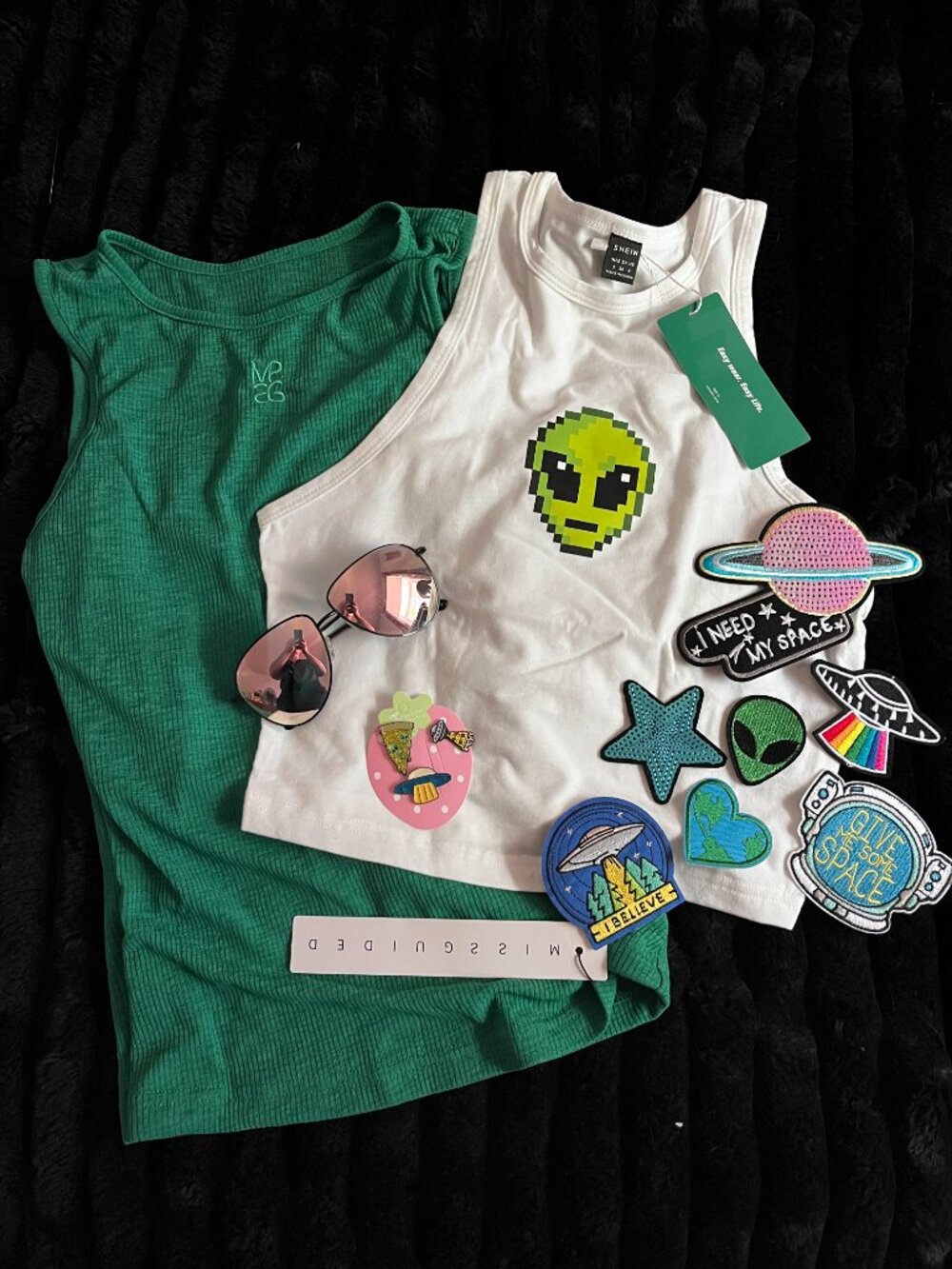ALIEN BUNDLE | 2 Tops, Sunglaases & 7 Patches, 3 Pins